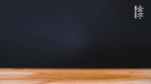 老豆腐切小塊。