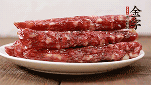 金字香腸切小段備用。