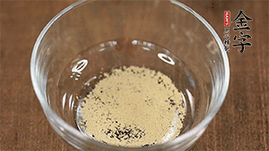 純牛奶溶解稀釋酵母。