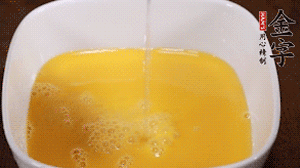 加1.5倍溫水攪拌均勻。