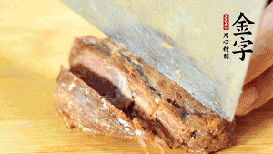 金字鹵牛肉切成小粒。