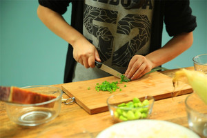 當然，如果你愛吃蔥，可以切點蔥花加入。