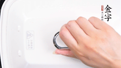 大火煮開后，再上鍋中火蒸20分鐘，出鍋后撒上蔥花。