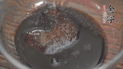 調(diào)配醬汁：耗油、生抽、老抽、糖、鹽、清水?dāng)嚢杈鶆颉?>
					</div>
					<span>步驟 3/5</span>
					<p>調(diào)配醬汁：耗油、生抽、老抽、糖、鹽、清水?dāng)嚢杈鶆颉?/p>
				</li><li>
					<div   id=