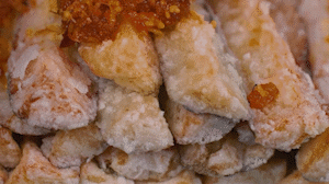 茄子撈出后放入雞精和XO醬拌均勻。
