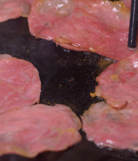 金字淡火腿用黃油/橄欖油煎熟。