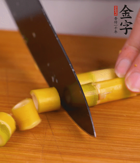 小野筍剝?nèi)ネ馄?，切成小段?>
					</div>
					<span>步驟 2/7</span>
					<p>小野筍剝?nèi)ネ馄?，切成小段?/p>
				</li><li>
					<div   id=