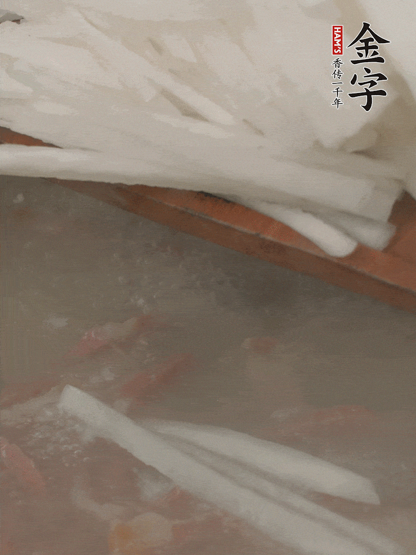 放蘿卜絲，燉5分鐘。