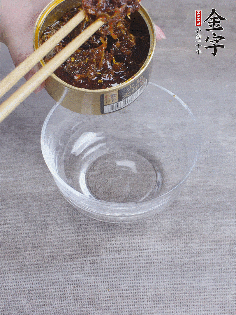 金字火腿大師醬2勺、醬油1勺、白砂糖1/2勺調(diào)勻。