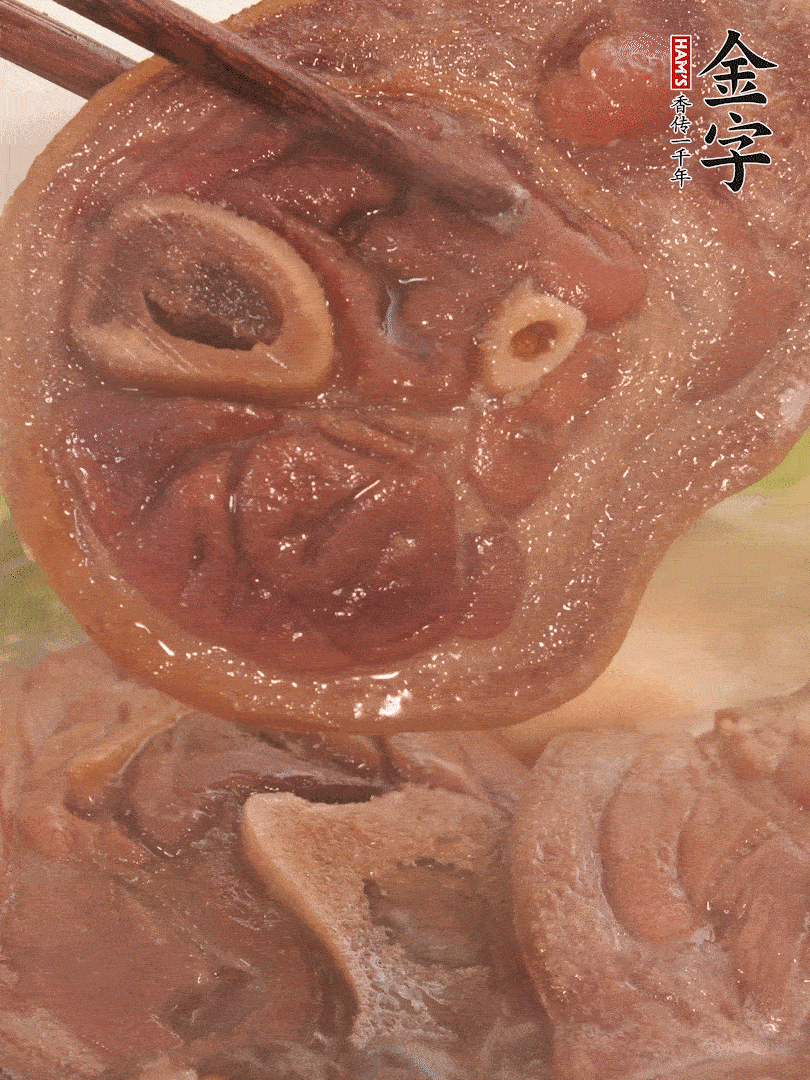 大火燒開后，調(diào)成小火燜煮30分鐘，煮至蓮藕軟糯。