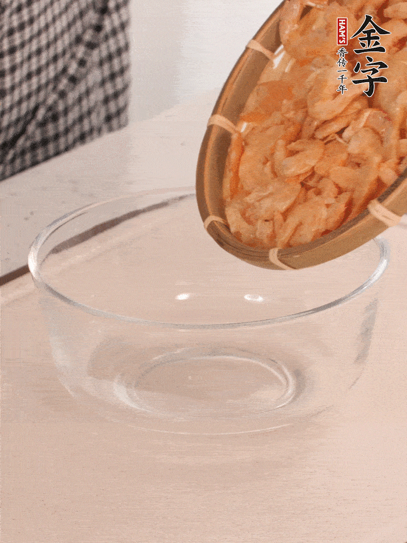 海米提前用溫水浸泡一會(huì)。