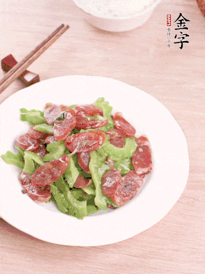 一小撮糖調(diào)味。