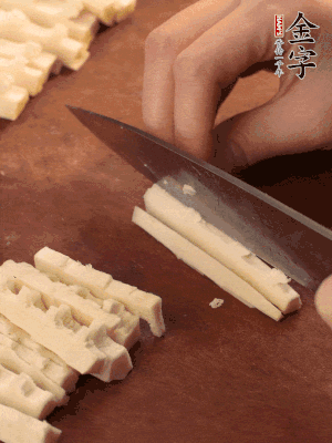 春筍、香菇分別切丁。