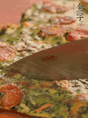 小火煎3分鐘后翻面，蓋蓋兒燜2分鐘。