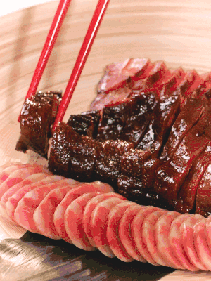 香腸、醬肉適合切片、醬鴨適合切塊。