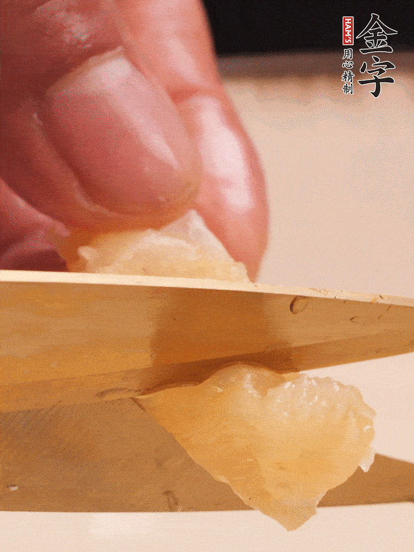 取出放入清水中，清洗表面，再剪成小段