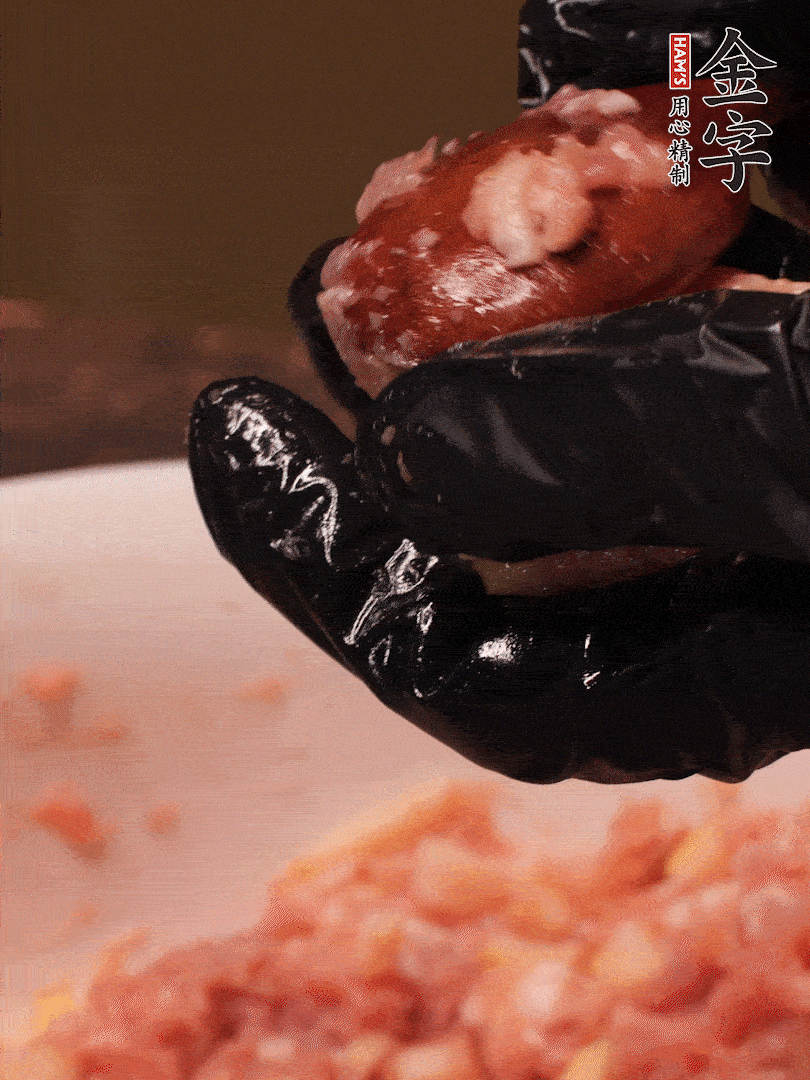 攪拌上勁，15g食用油，再攪拌一下，分成30g小圓球，冰凍1小時(shí)