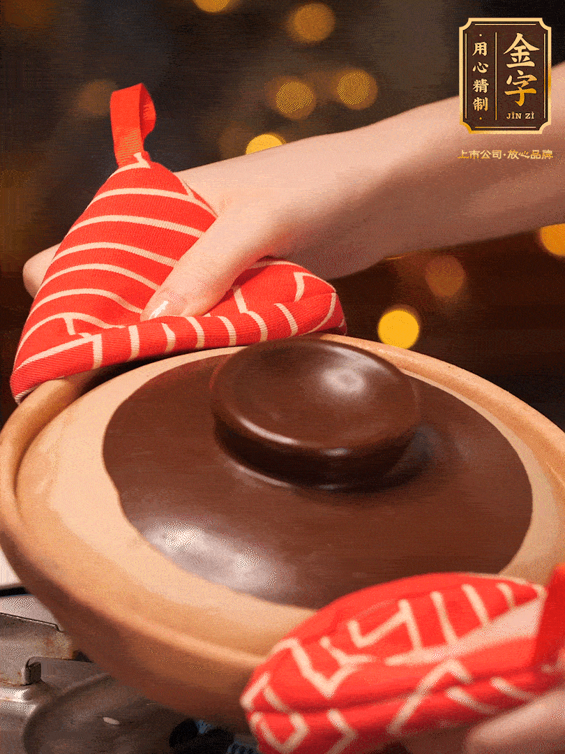 想要有嘎嘣脆鍋巴的關(guān)鍵（傾斜砂鍋，讓每個側(cè)邊都均勻加熱一分鐘）