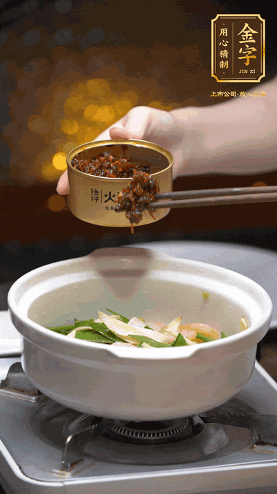 蝦仁、XO醬，猛火翻炒均勻