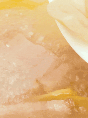 金字咸肉、火腿、春筍 通通放入鍋中小煮30分鐘