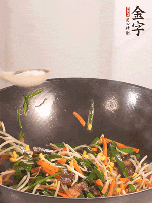 炒合菜：金字醬油肉、綠豆芽、韭菜