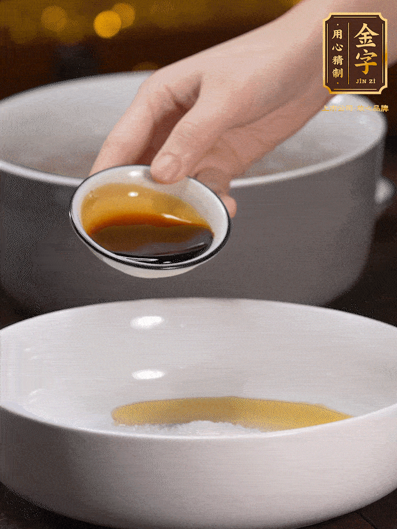 金字鹵牛肉切片，黃瓜切絲