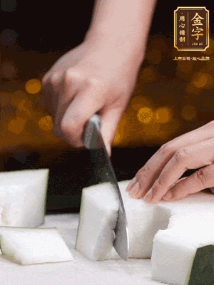 薏米提前浸泡好。冬瓜帶皮洗凈切塊