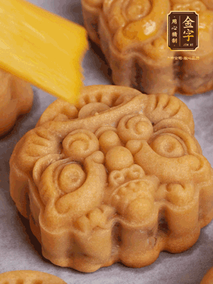 冷卻5分鐘刷上蛋液，160℃再烤10分鐘，回油1晚更香