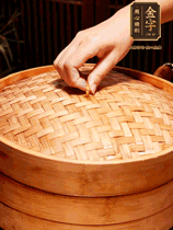 麻辣香腸蒸10分鐘，切成片，蒜苗切斜段，姜蒜干辣椒小米椒切碎