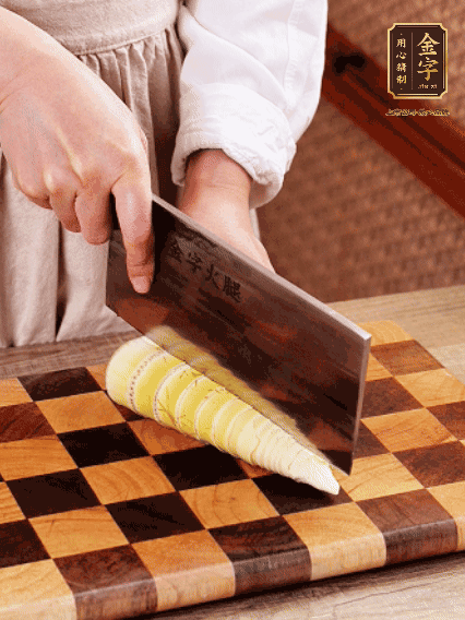 春筍切片，焯水1分鐘