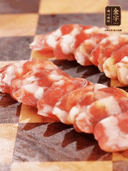 金字香腸切片，蘆筍去皮切丁