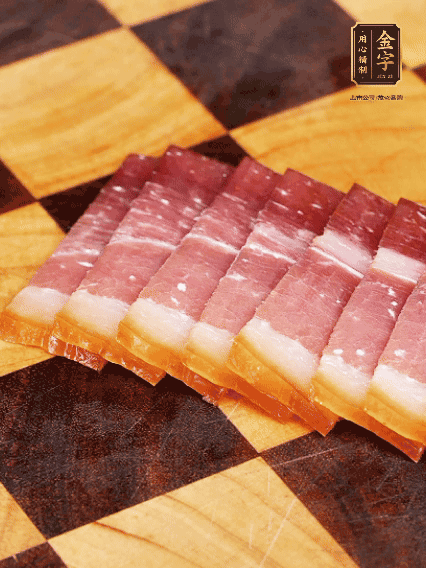 鮑魚處理干凈，金字火腿切片備用