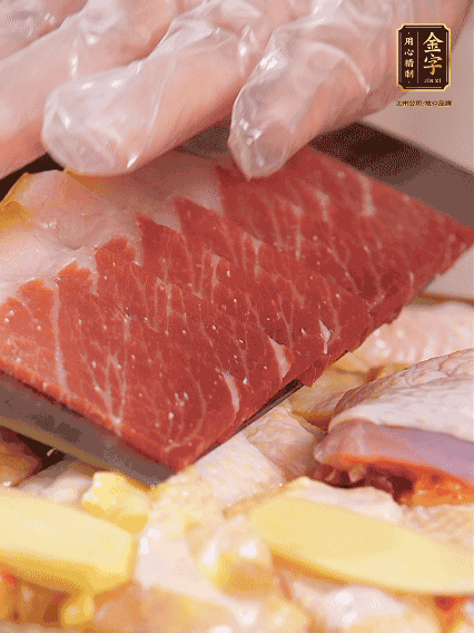 碼上金字火腿片，上鍋蒸足40分鐘