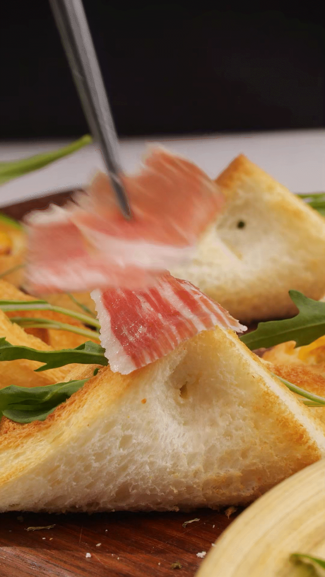 對(duì)折，用牙簽固定
