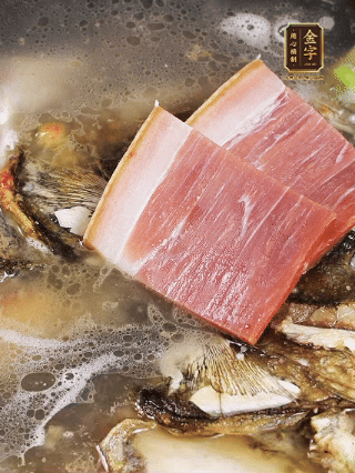 大火燒開，大火煮10~15分鐘。放入切好的豆腐，再煮5分鐘大火燒開，大火煮10~15分鐘。放入切好的豆腐，再煮5分鐘